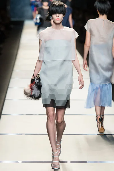 Look 10